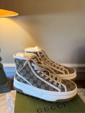 Gucci GG Supreme Women’s Beige Sneakers 38